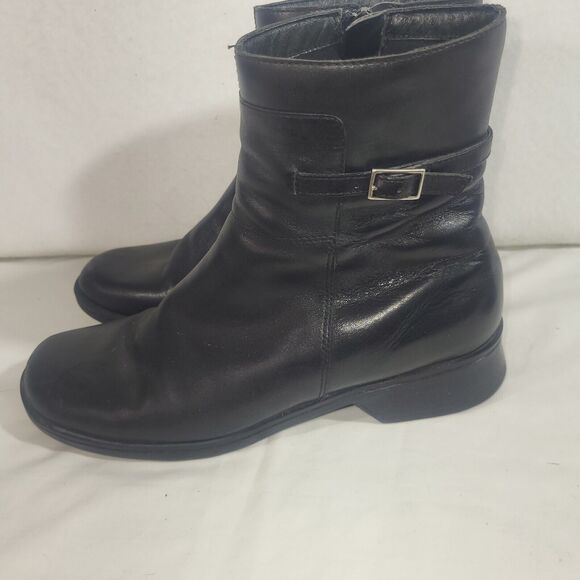 Clarks Black Leather Low Heel Ankle Boot sz 8 1/2 - Picture 4 of 6